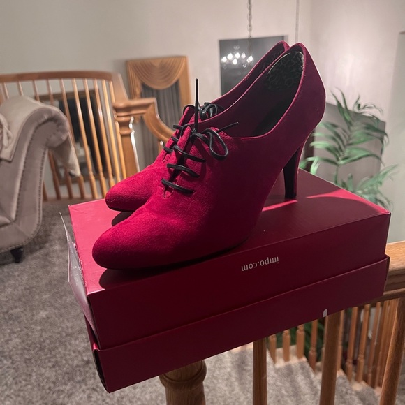 Red high heels - Picture 4 of 7